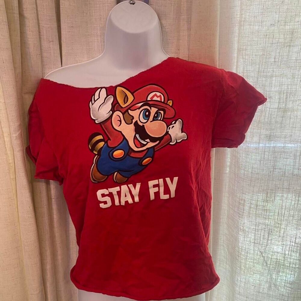 🇺🇸 Nintendo Women's Red Crop-top